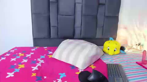 violett taylor online show from September 19, 5:42 am