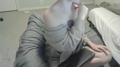 Snapshot of violet_winter97 chatting on December 18, 2:42 am violet_winter97 online show from December 18, 2:42 am