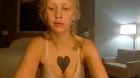 Snapshot of violet_winter97 chatting on June 19, 12:53 pm violet_winter97 online show from June 19, 12:53 pm