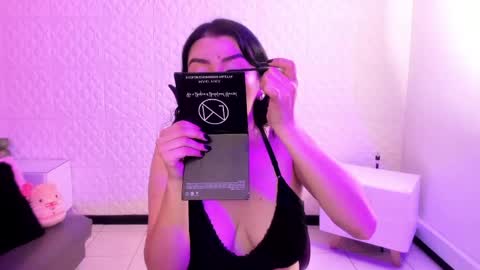 Snapshot of violeta_diazz chatting on June 4, 9:32 pm online show from June 4, 9:32 pm