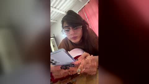 Snapshot of violeta_foxz chatting on May 16, 5:56 pm Violeta online show from May 16, 5:56 pm