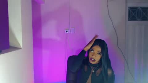 Snapshot of violeta_r_01 chatting on June 21, 4:48 am violeta_r_01 online show from June 21, 4:48 am