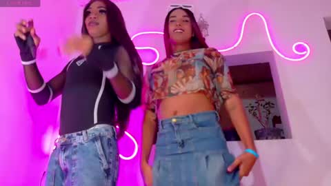 Snapshot of violeta_r_01 chatting on July 30, 5:39 am violeta_r_01 online show from July 30, 5:39 am