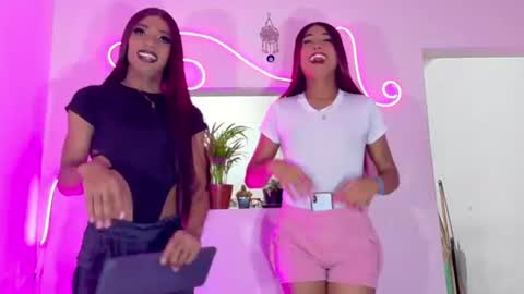 Snapshot of violeta_r_01 chatting on August 3, 1:59 am violeta_r_01 online show from August 3, 1:59 am