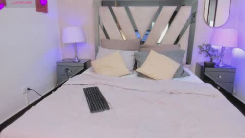 Snapshot of violetaa_moore chatting on June 6, 11:26 am violetaa_moore online show from June 6, 11:26 am