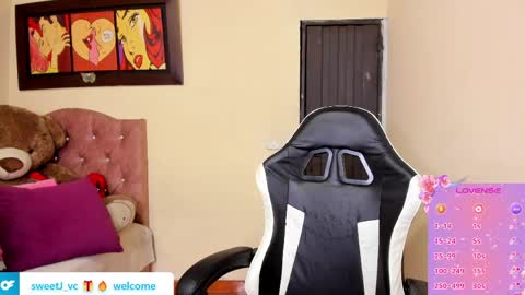 Snapshot of violetalee chatting on May 15, 11:23 pm Jimena online show from May 15, 11:23 pm
