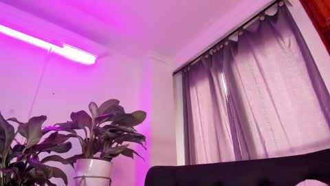 Snapshot of violetarainn chatting on May 19, 6:14 pm Violeta online show from May 19, 6:14 pm