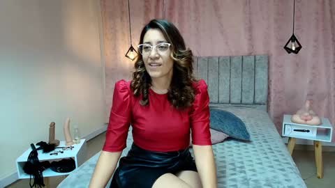 Snapshot of violetascott_ chatting on January 3, 12:30 pm VIOLETA online show from January 3, 12:30 pm