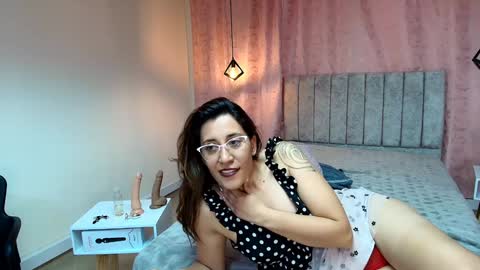 Snapshot of violetascott_ chatting on January 13, 6:38 pm VIOLETA online show from January 13, 6:38 pm