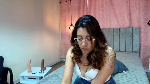 Snapshot of violetascott_ chatting on January 15, 4:32 pm VIOLETA online show from January 15, 4:32 pm