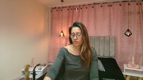 Snapshot of violetascott_ chatting on February 13, 12:43 pm VIOLETA online show from February 13, 12:43 pm