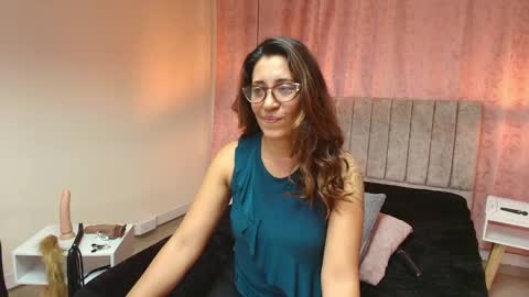 Snapshot of violetascott_ chatting on February 17, 6:59 pm VIOLETA online show from February 17, 6:59 pm