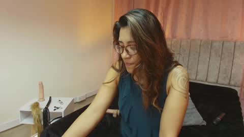 Snapshot of violetascott_ chatting on February 17, 10:03 pm VIOLETA online show from February 17, 10:03 pm