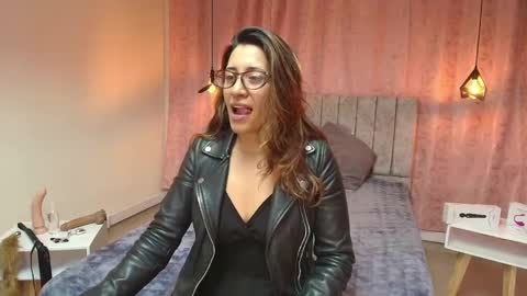 Snapshot of violetascott_ chatting on February 19, 1:17 pm VIOLETA online show from February 19, 1:17 pm