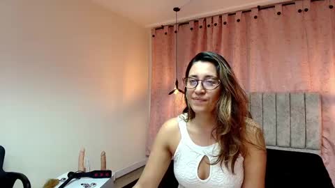 Snapshot of violetascott_ chatting on March 7, 9:59 pm VIOLETA online show from March 7, 9:59 pm
