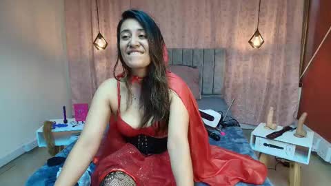 Snapshot of violetascott_ chatting on October 31, 2:29 pm VIOLETA online show from October 31, 2:29 pm