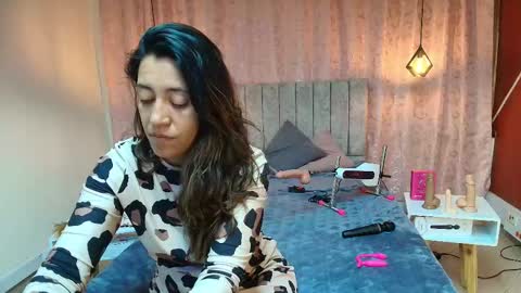 Snapshot of violetascott_ chatting on November 24, 1:44 pm VIOLETA online show from November 24, 1:44 pm