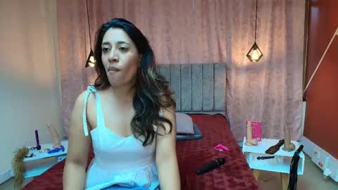 Snapshot of violetascott_ chatting on December 4, 6:49 pm VIOLETA online show from December 4, 6:49 pm