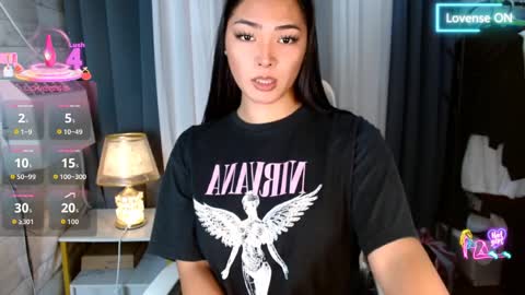 violet online show from March 25, 12:55 pm