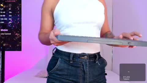 Snapshot of violetasotter chatting on February 15, 6:33 pm Violeta online show from February 15, 6:33 pm