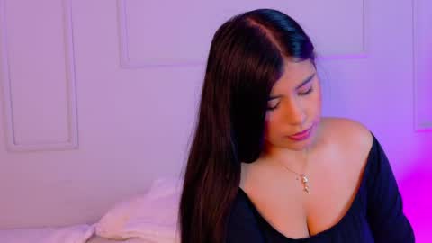 Snapshot of violetbloomm chatting on May 18, 1:17 pm Violet online show from May 18, 1:17 pm