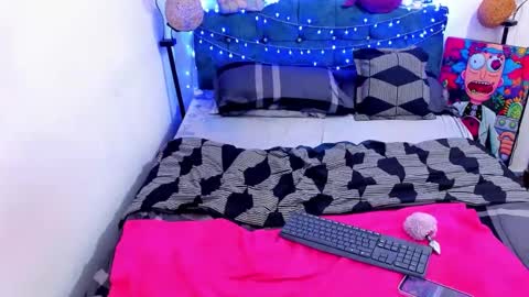 Snapshot of violetevans69 chatting on March 1, 1:53 am Violett online show from March 1, 1:53 am