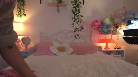 Snapshot of violeth___ chatting on June 21, 10:18 am violeth___ online show from June 21, 10:18 am