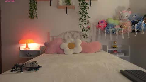 Snapshot of violeth___ chatting on July 22, 11:02 am violeth___ online show from July 22, 11:02 am