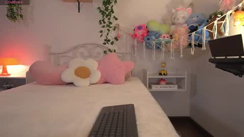 Snapshot of violeth___ chatting on July 23, 11:08 am violeth___ online show from July 23, 11:08 am