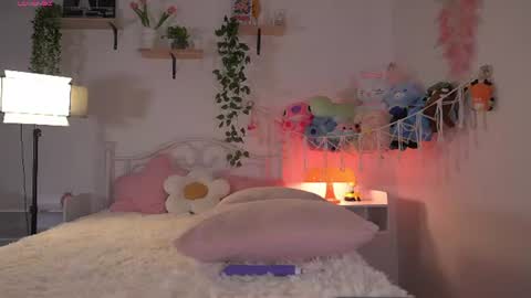 Snapshot of violeth___ chatting on July 28, 11:17 am violeth___ online show from July 28, 11:17 am