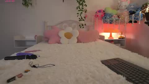 Snapshot of violeth___ chatting on July 31, 11:42 am violeth___ online show from July 31, 11:42 am