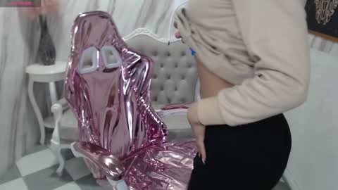 violeth_b online show from December 13, 12:50 pm