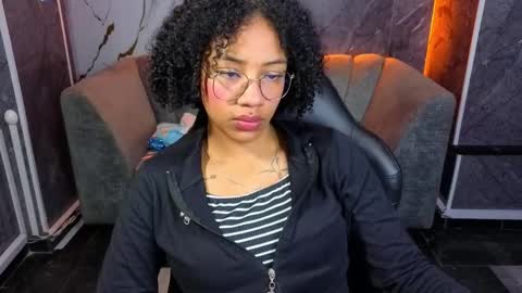 violeth_b online show from November 6, 1:23 pm