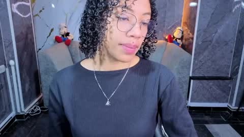 violeth_b online show from April 8, 1:00 pm