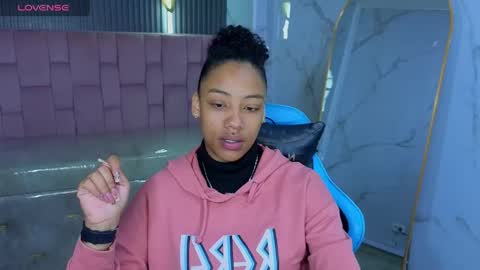 violeth_b online show from June 8, 1:11 pm