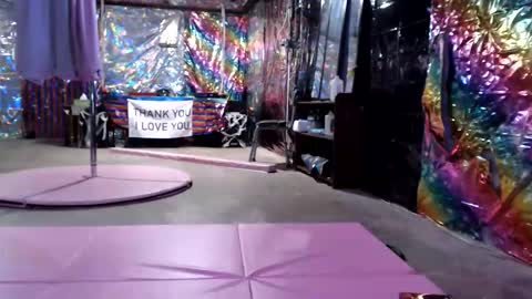 Violet Hooper online show from June 8, 6:41 pm