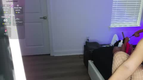 Snapshot of violetik888 chatting on July 1, 10:09 pm VioletBaby online show from July 1, 10:09 pm