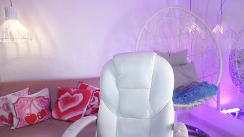 violetjonesx online show from June 16, 11:35 am