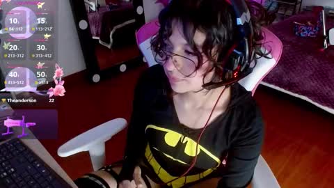 Snapshot of violetqs chatting on October 1, 8:15 pm online show from October 1, 8:15 pm
