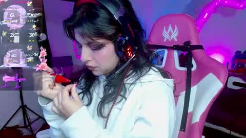 Snapshot of violetqs chatting on October 14, 7:47 pm online show from October 14, 7:47 pm