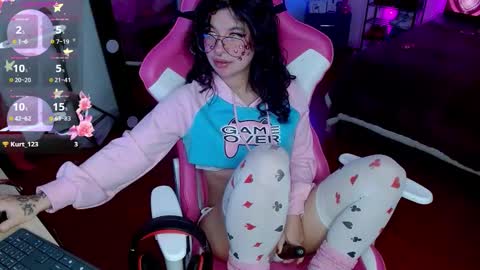 Snapshot of violetqs chatting on October 17, 8:00 pm online show from October 17, 8:00 pm