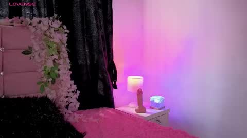Snapshot of violetqs chatting on May 9, 6:57 pm online show from May 9, 6:57 pm