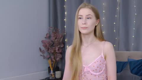 VioletSwone online show from February 9, 12:52 pm