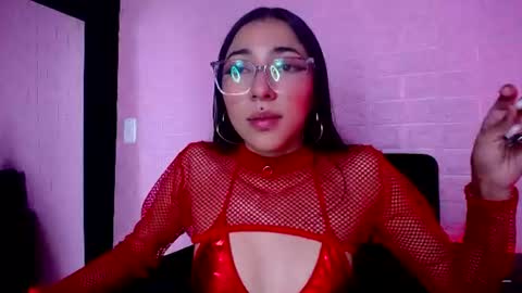 Snapshot of violett1126 chatting on July 14, 10:21 am 1126 online show from July 14, 10:21 am