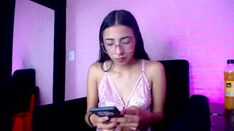 Snapshot of violett1126 chatting on July 27, 3:35 am 1126 online show from July 27, 3:35 am