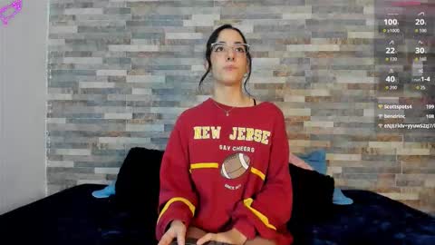 Snapshot of violett__golden chatting on October 6, 2:03 pm ViolettGolden online show from October 6, 2:03 pm