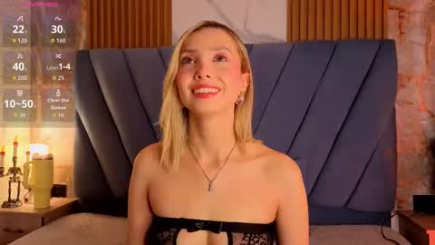 Snapshot of violett__golden chatting on October 10, 11:31 am ViolettGolden online show from October 10, 11:31 am