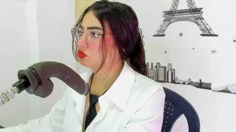 Snapshot of violett_collinss chatting on July 26, 6:21 am violett_collinss online show from July 26, 6:21 am