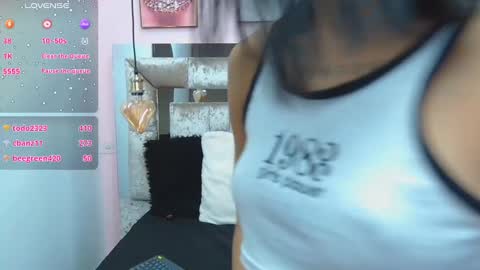 Snapshot of violett_froz chatting on December 27, 12:39 am Violeta froz online show from December 27, 12:39 am