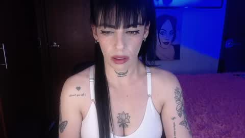 Snapshot of violett_hottie chatting on November 24, 2:11 am violett Independent model online show from November 24, 2:11 am